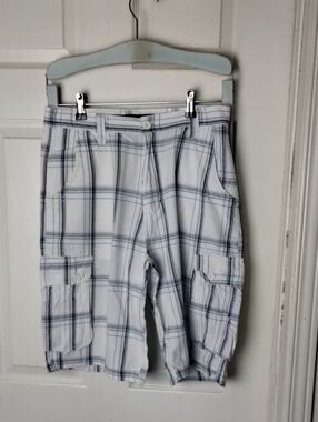 Men Beverly Hills Polo Club White, Blue and Gray Plaid Shorts.Size 30